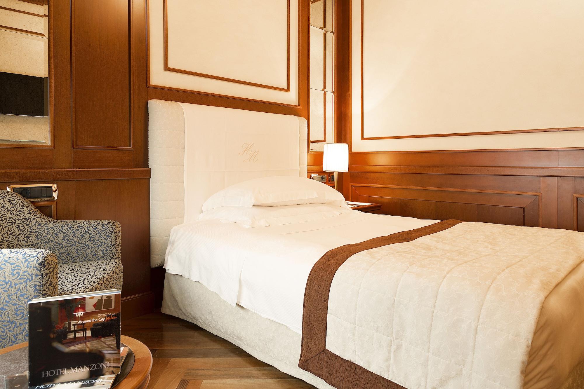 Hotel Manzoni Milano Esterno foto