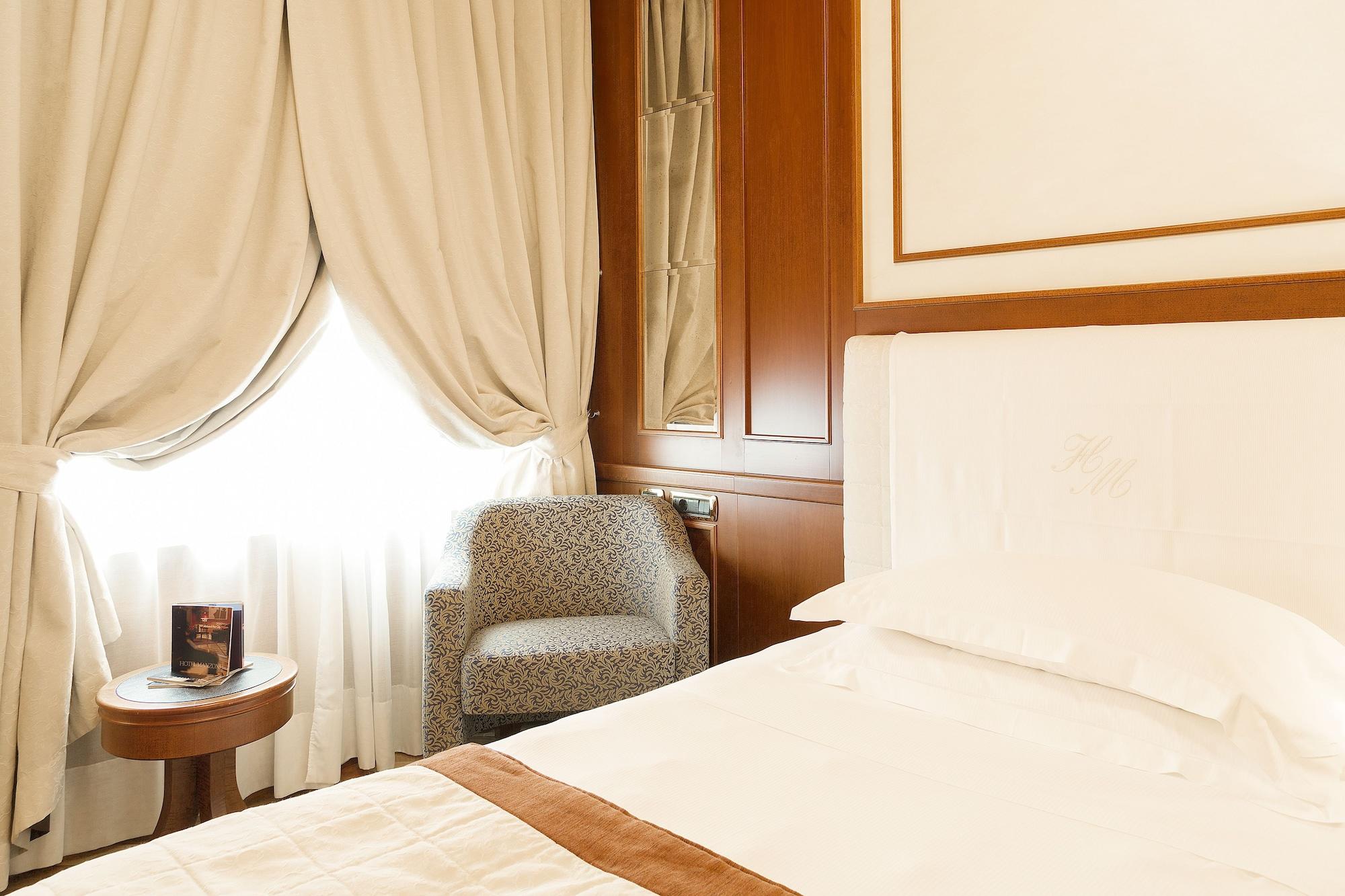Hotel Manzoni Milano Esterno foto