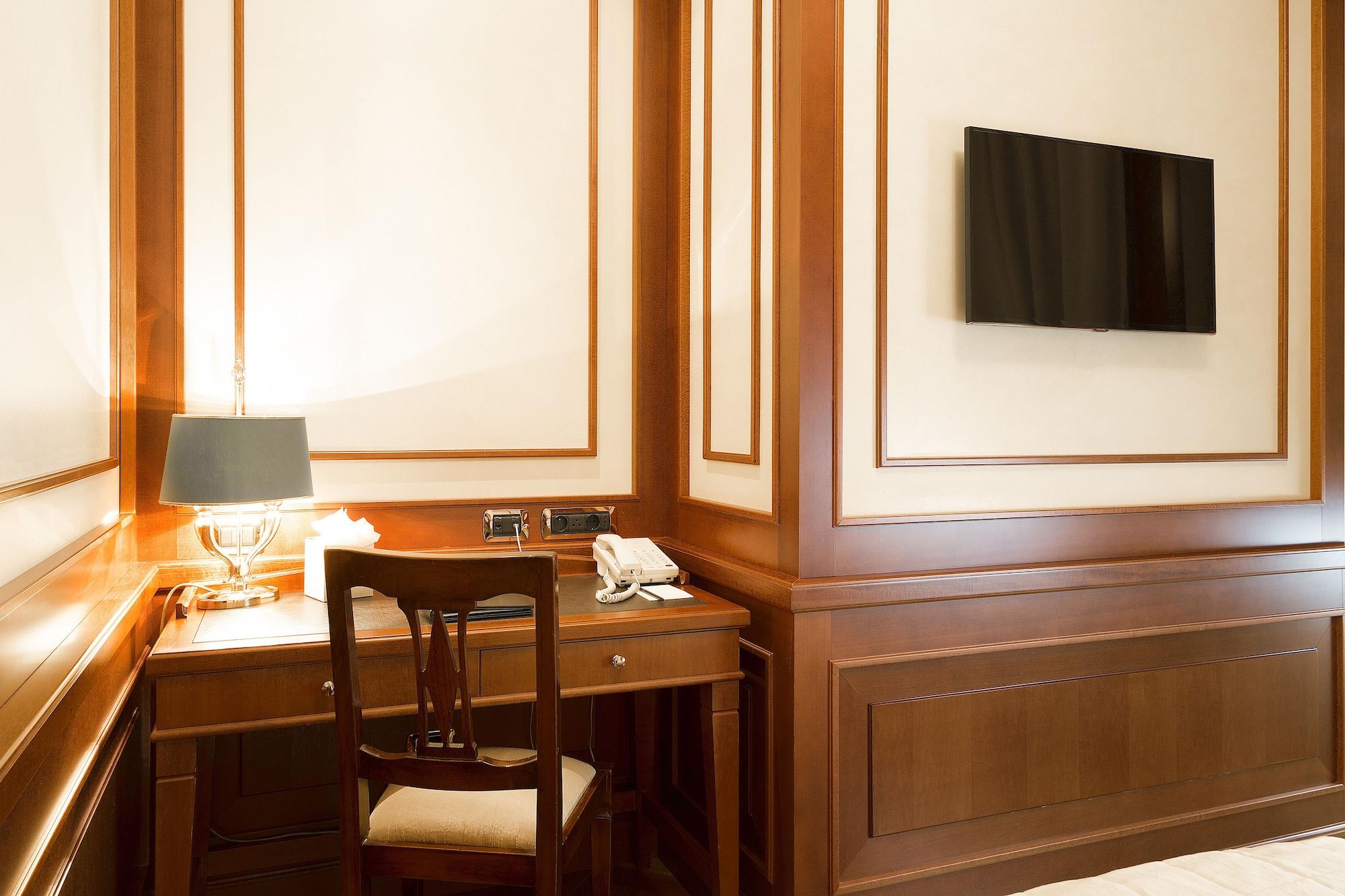 Hotel Manzoni Milano Esterno foto