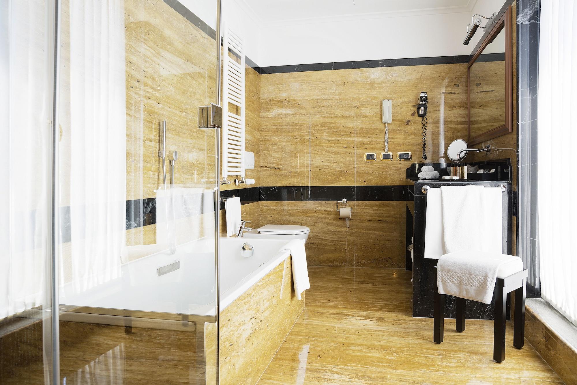 Hotel Manzoni Milano Esterno foto