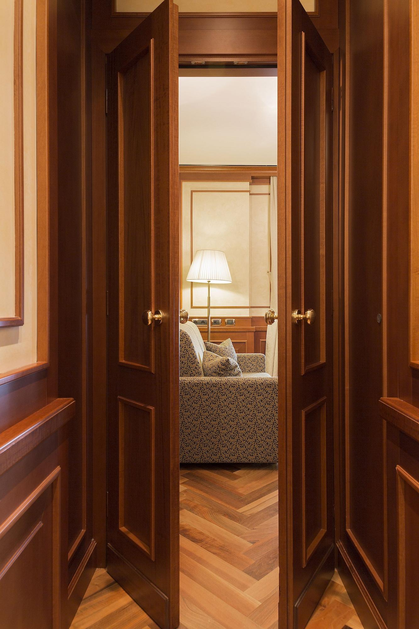 Hotel Manzoni Milano Esterno foto