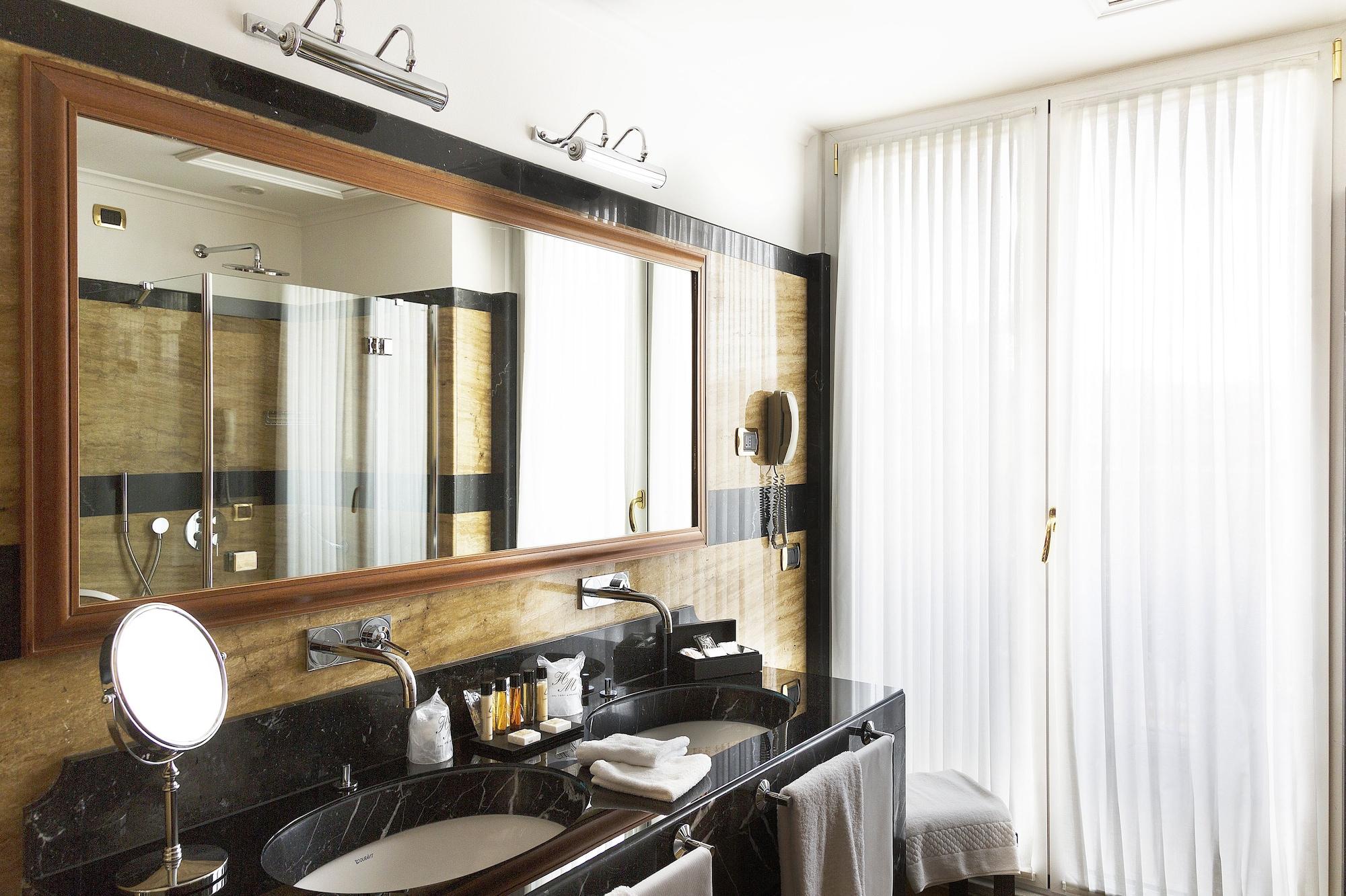 Hotel Manzoni Milano Esterno foto