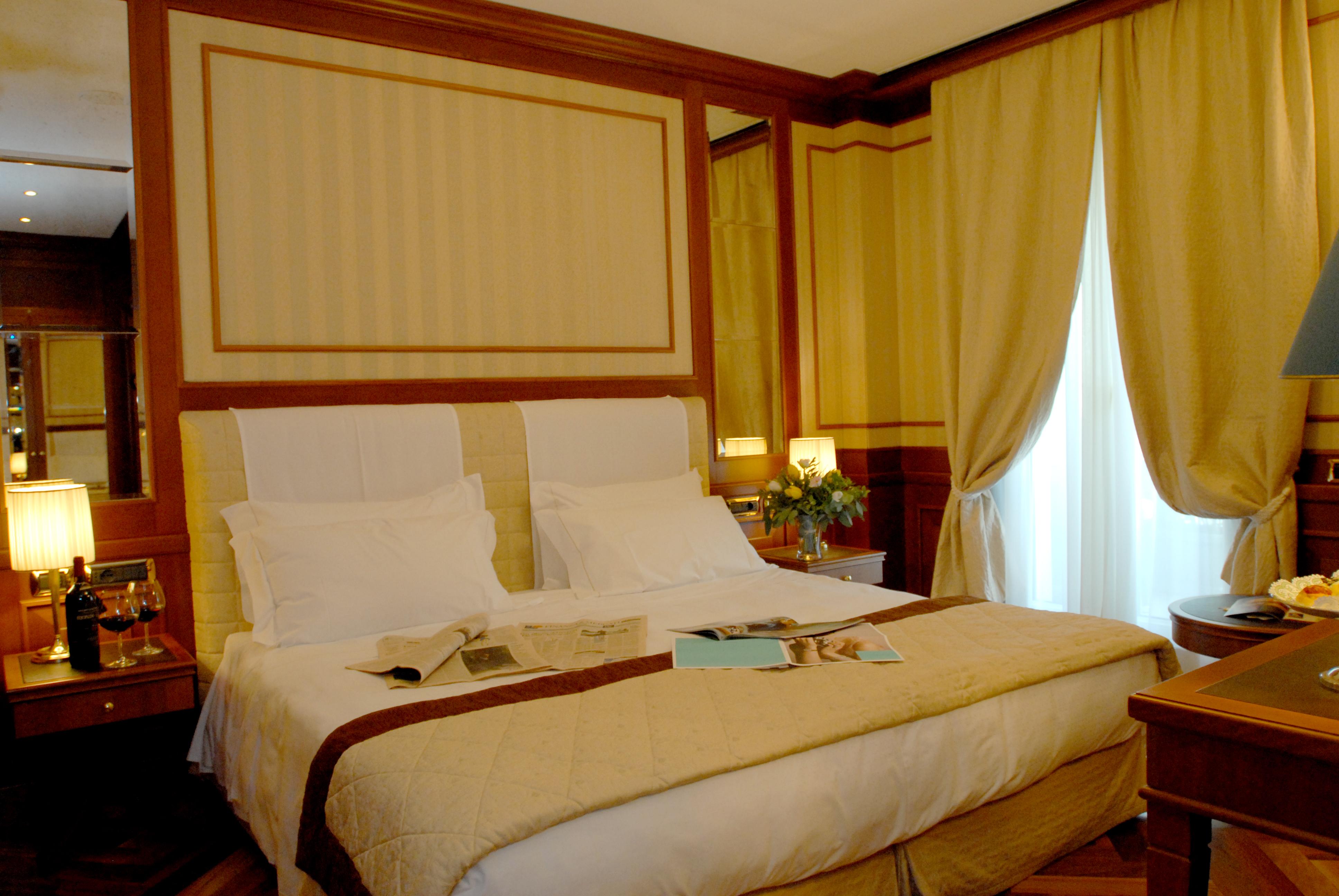 Hotel Manzoni Milano Esterno foto