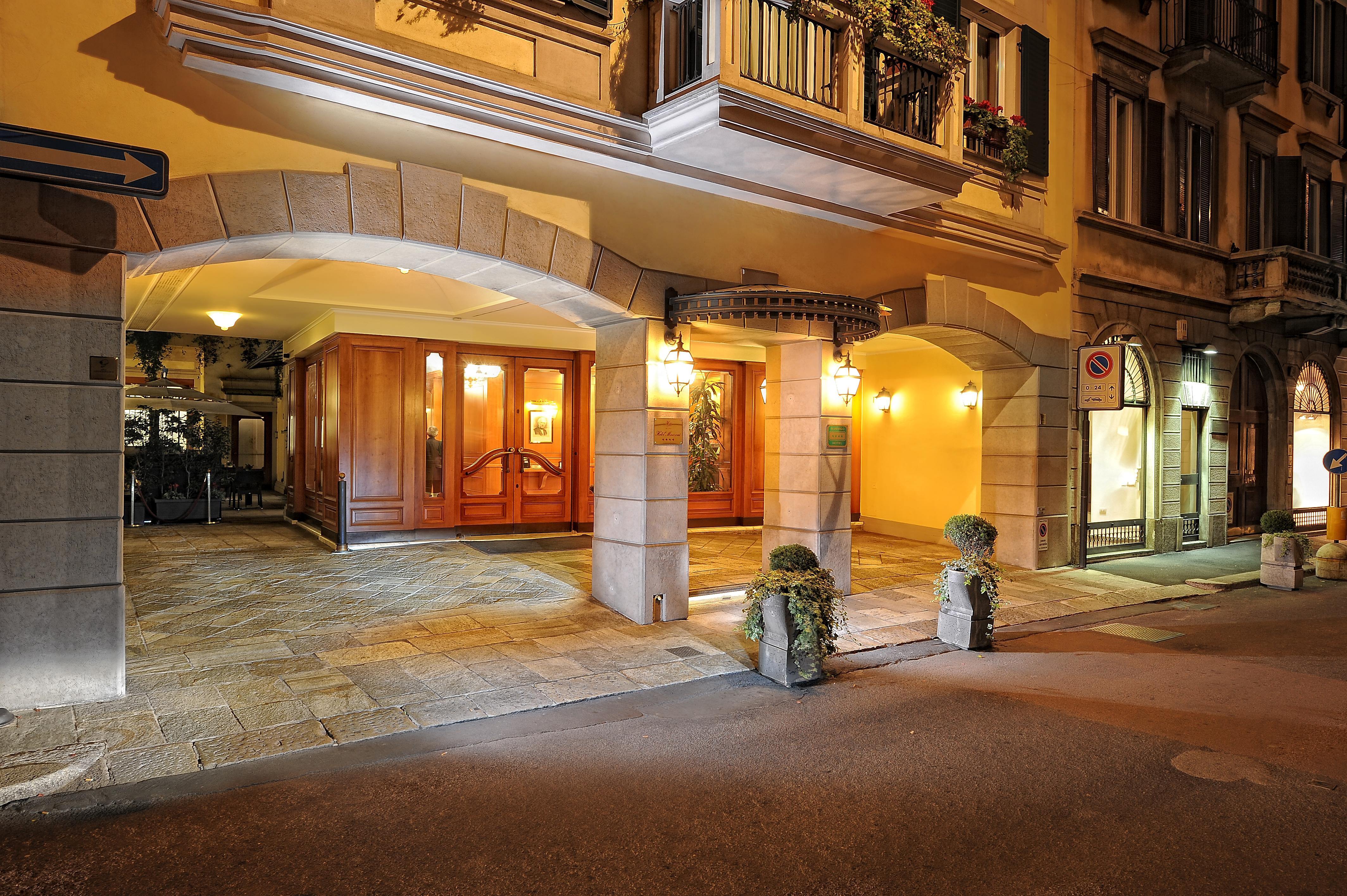 Hotel Manzoni Milano Esterno foto