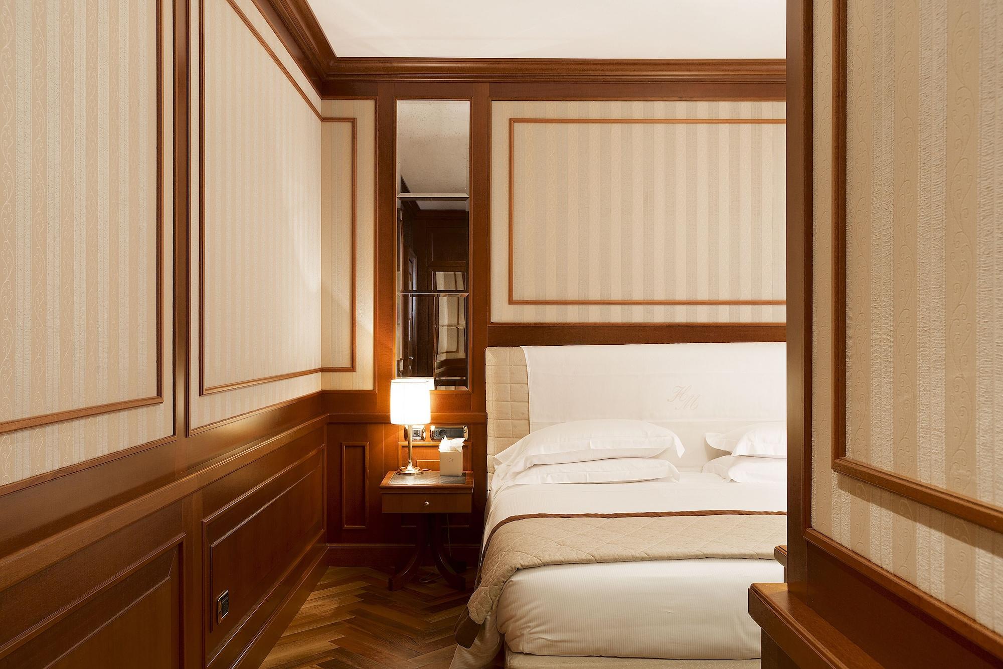 Hotel Manzoni Milano Esterno foto