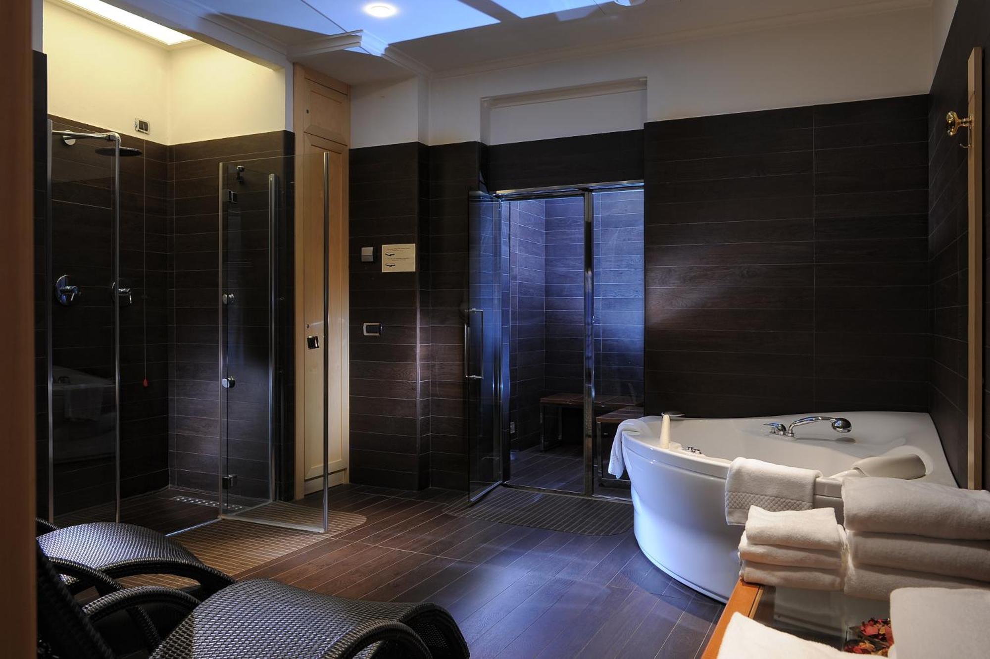 Hotel Manzoni Milano Esterno foto