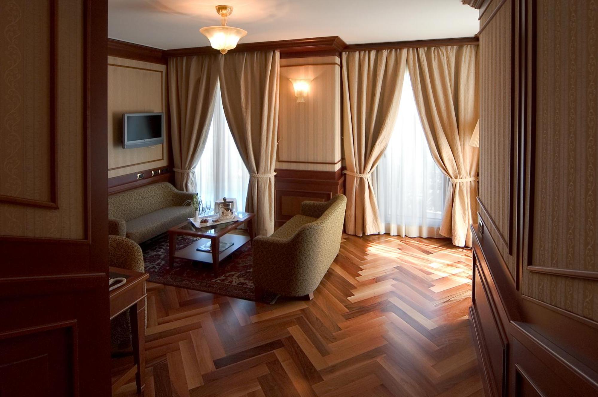 Hotel Manzoni Milano Esterno foto