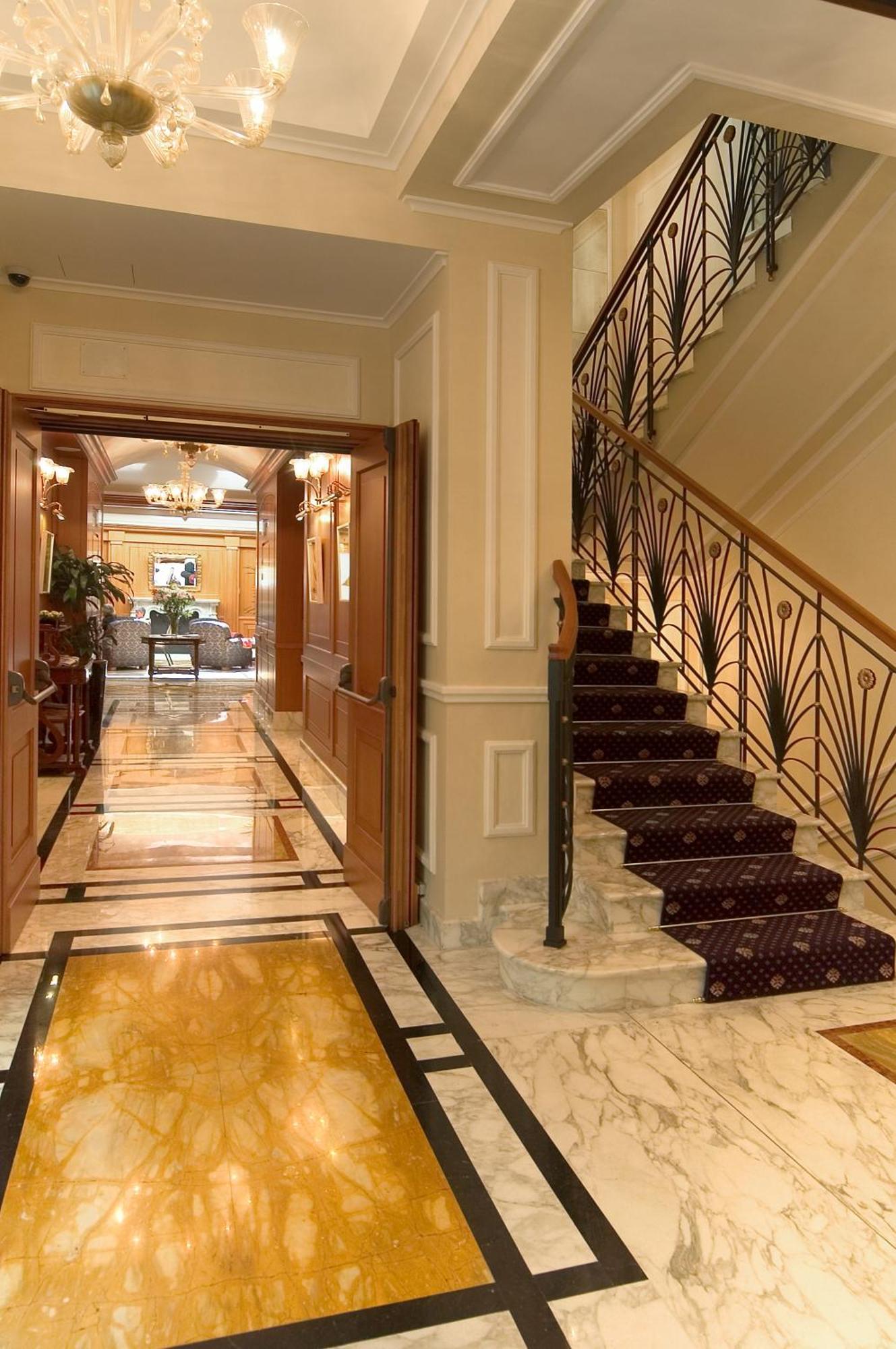 Hotel Manzoni Milano Esterno foto