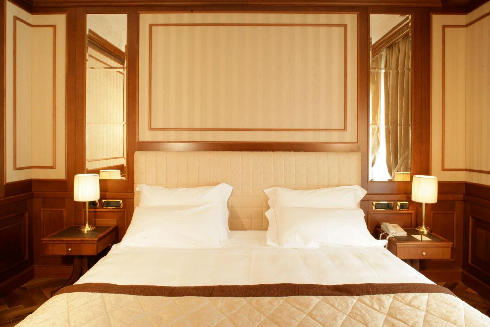 Hotel Manzoni Milano Esterno foto
