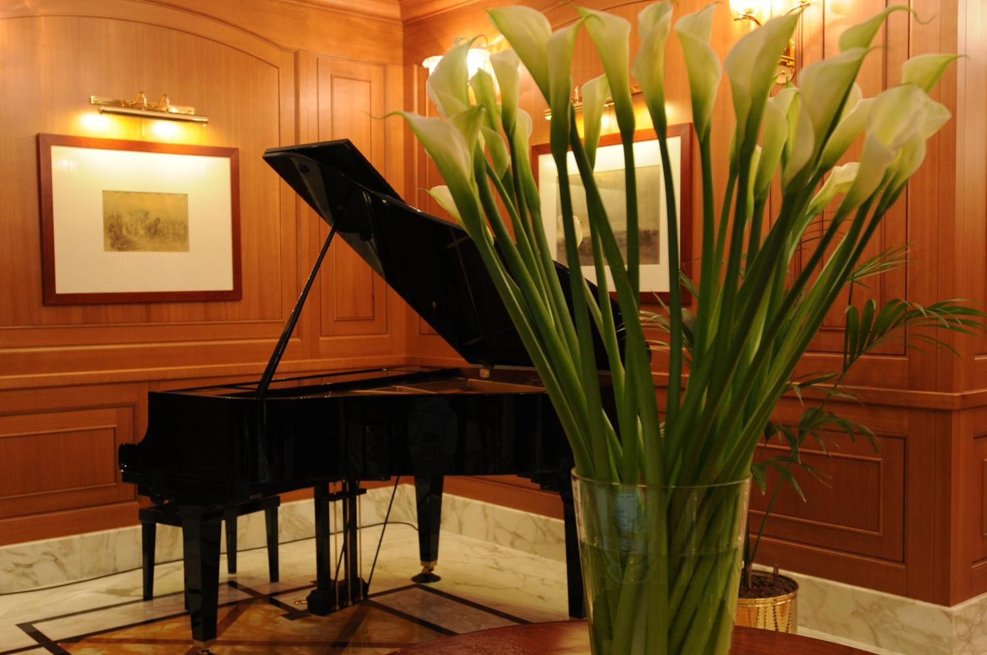Hotel Manzoni Milano Esterno foto