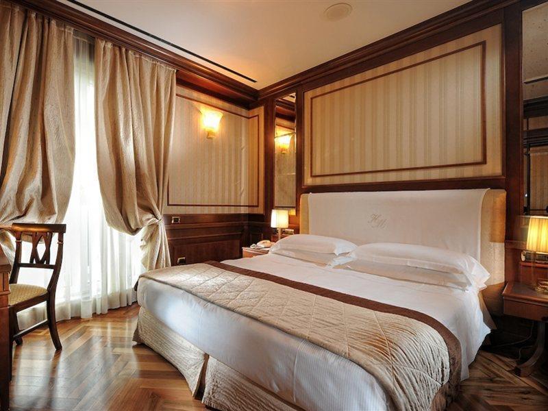 Hotel Manzoni Milano Esterno foto