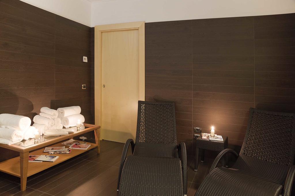 Hotel Manzoni Milano Esterno foto