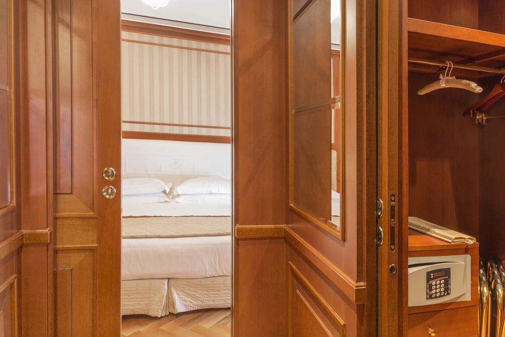Hotel Manzoni Milano Esterno foto