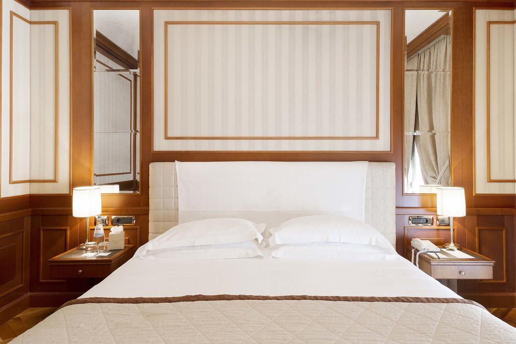 Hotel Manzoni Milano Esterno foto