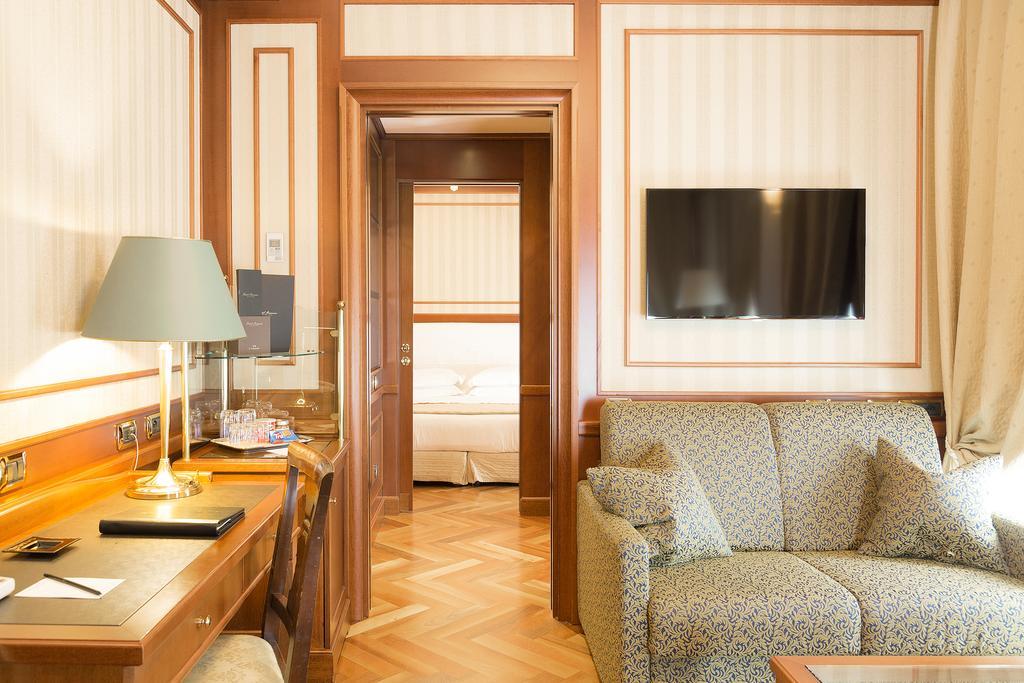 Hotel Manzoni Milano Esterno foto