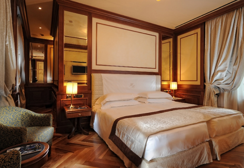 Hotel Manzoni Milano Esterno foto
