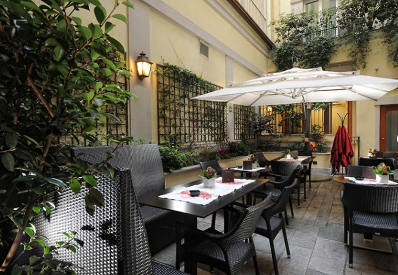 Hotel Manzoni Milano Esterno foto