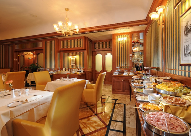 Hotel Manzoni Milano Esterno foto